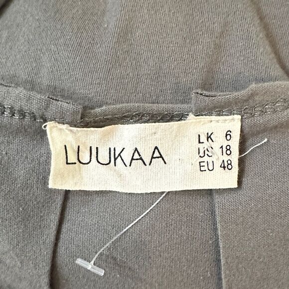 LUUKAA Green Top w/ Graphic Design Size 18 - Picture 11 of 11